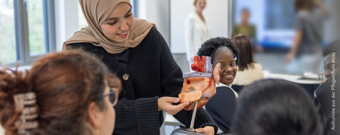 Ausbildung zum/zur Gesundheits- und Krankenpflegehelfer*in (m/w/d), 2. Bild