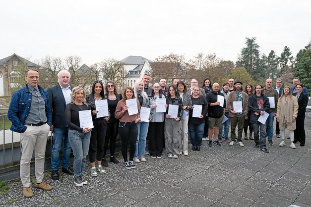 Unterstützer, Initiatoren, Trainer und Teilnehmerinnen und Teilnehmer der Trainings fanden sich zum Fototermin auf der Dachterrasse von Haus Westerwald ein.