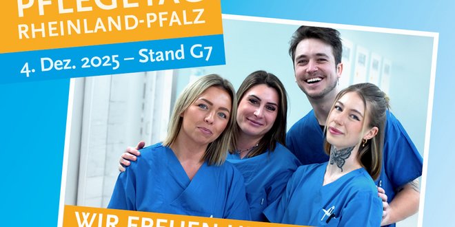 Vier Pflegefachkräfte lächeln