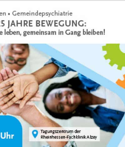 Gruppe von Menschen legt die Hände übereinander