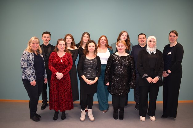 Die Absolventinnen und Absolventen des Kurses GKPH 2025 mit ihren Kursleitungen.