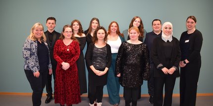 Die Absolventinnen und Absolventen des Kurses GKPH 2025 mit ihren Kursleitungen.