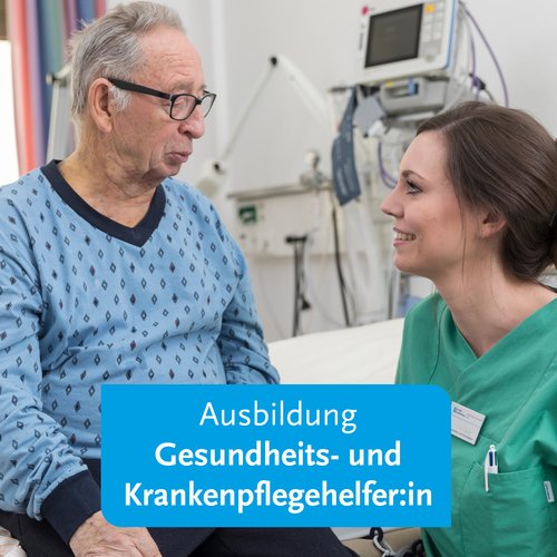 Junge Pflegerin mit Patient