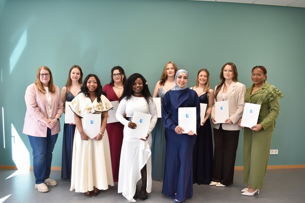 Absolventinnen der Pflegeausbildung 2026