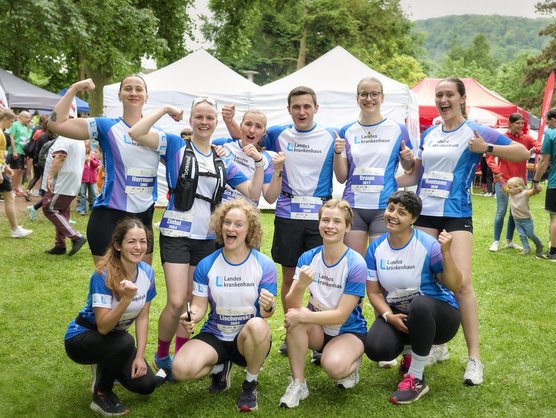 Gruppenbild der Auszubildenden der Physiotherapieschule Rhein-Nahe beim Firmenlauf