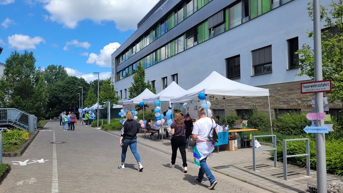 Außenaufnahme Tag der offenen Tür Gesundheitszentrum Glantal