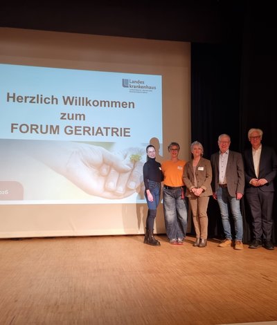 Dr. Jochen Heckmann (rechts) mit den Referentinnen und Referenten des Tages.